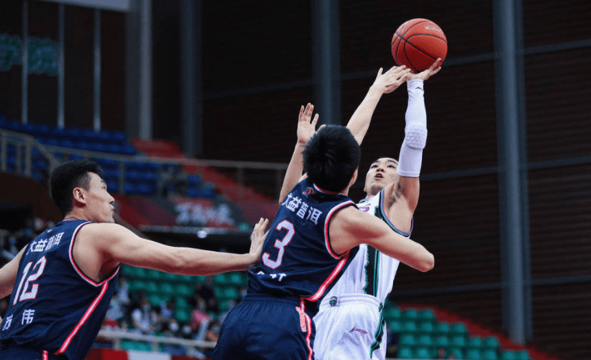 爱游戏全站包含皇家社会训练开放日，关键时刻遗憾出局引欢呼，欧篮联在即，球队文化再被提及的词条